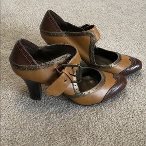 Brown two tone heels/ dress shoes